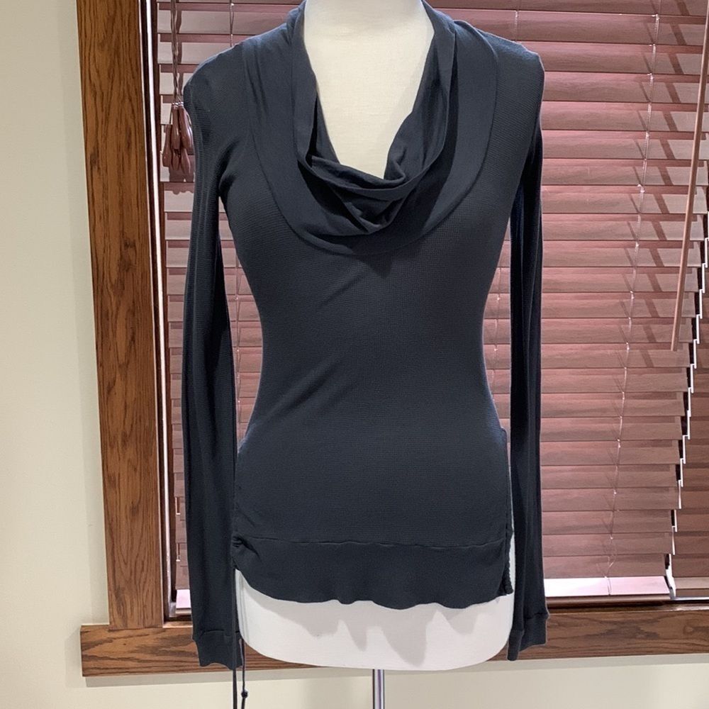 Rebecca Beeson athletic top, Sz 2